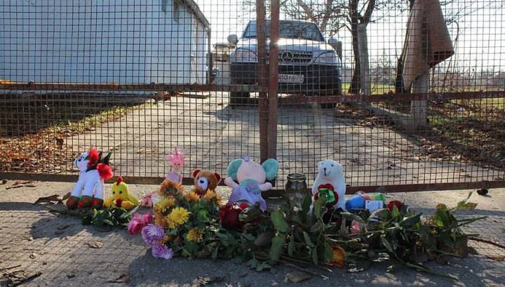 С убитой пятилетней девочкой пришел проститься почти весь район