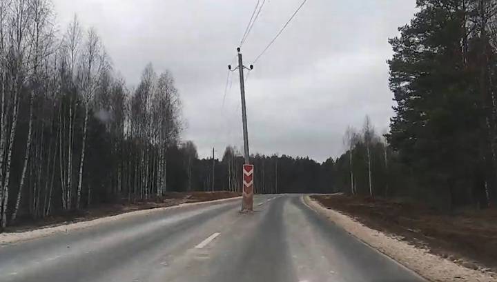 Водитель запечатлел "инсталляцию" со столбами от дорожников во Владимирской области