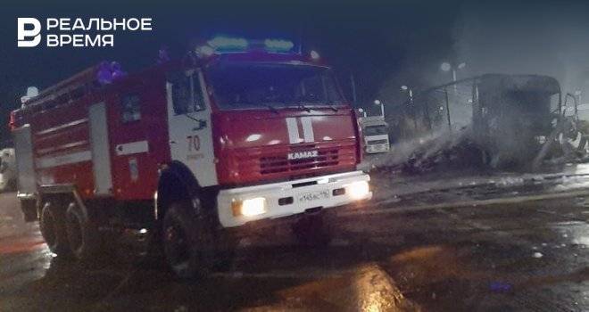 В Татарстане сгорел грузовик с печеньем из Свердловской области