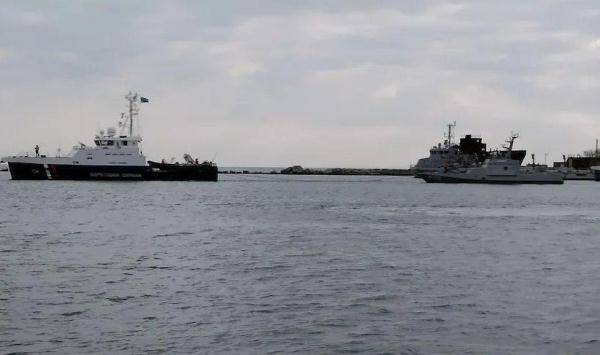 Россия начала возврат Украине задержанных в Керченском проливе кораблей