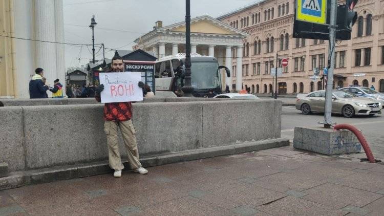 Пикетчики в Петербурге призвали к ответу Вишневского, пристававшего к студенткам РГПУ