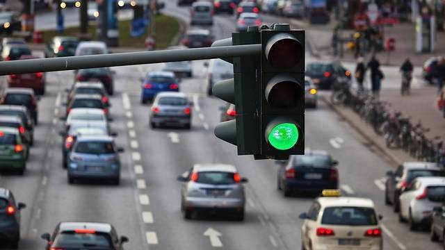 Умные светофоры будут регулировать движение на дорогах Израиля