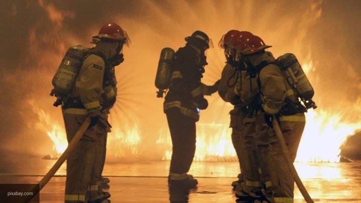 Сотрудники патрульно-постовой службы Нового Уренгоя спасли из горящего дома 70 жильцов