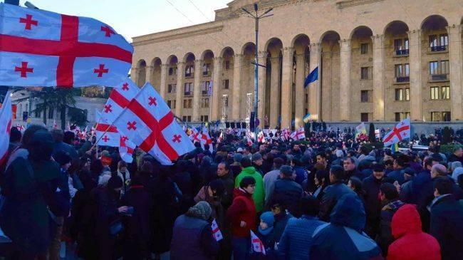Бурджанадзе исключила причастность России к митингам в Грузии