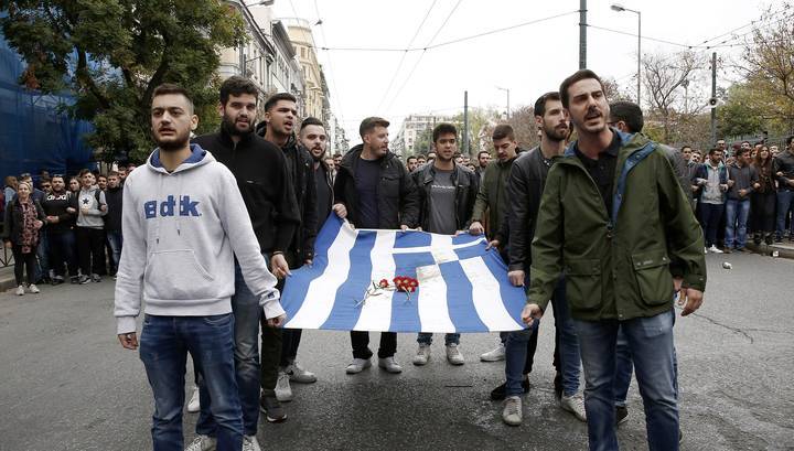 Участники антиамериканского марша дошли до посольства США в Афинах