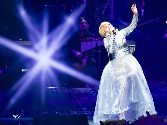 Ольга Кормухина на юбилейном концерте показала зрителям, «где начинается свет»