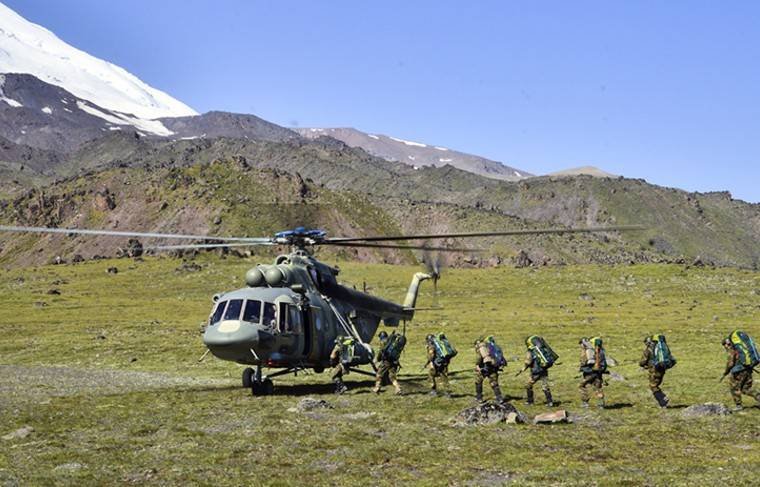 Российские вертолёты Ми-8 провели учения в горах Киргизии