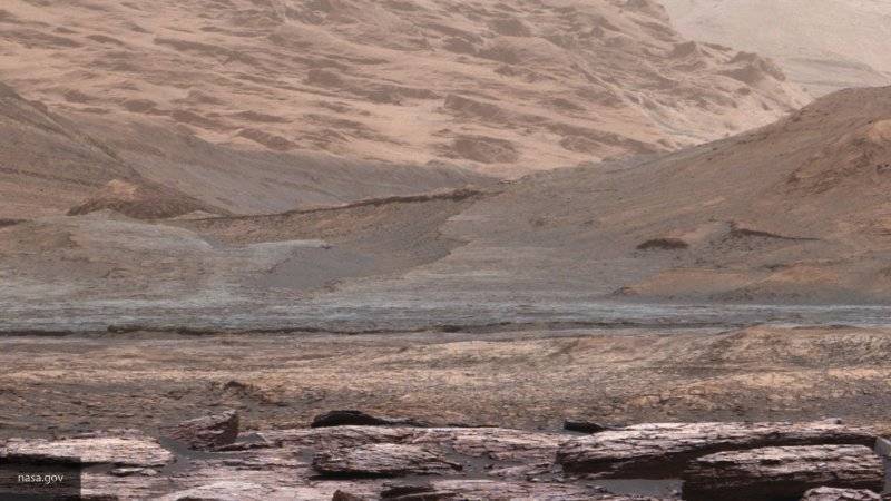 Марсоход обнаружил необъяснимые колебания уровня кислорода у кратера Гейла