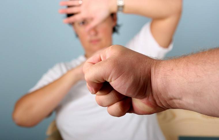 Законопроект о домашнем насилии дополнили понятием «преследование»