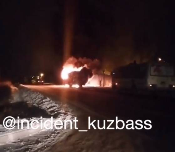 Пожар в автобусе в Кемерове попал на видео
