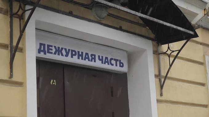 Участников одиночных пикетов задержали в Петербурге