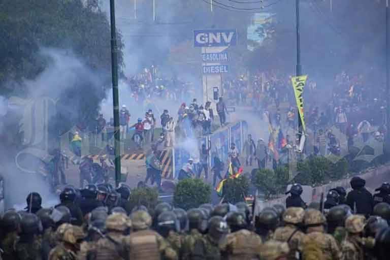 Правительство Боливии разрешило военным убивать людей
