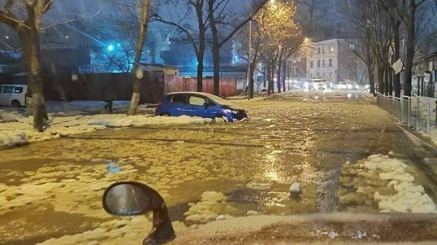 Автомобили Владивостока оказались в ледяном плену