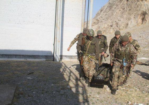 Военные Узбекистана и Казахстана провели совместную тренировку в горах