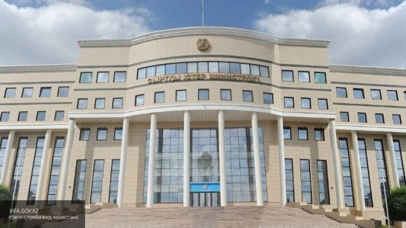 Казахстан не направлял официальных приглашений для встречи Путина и Зеленского