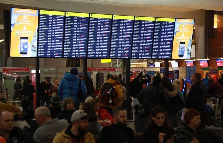Из-за непогоды в аэропортах Москвы задержаны почти полсотни рейсов