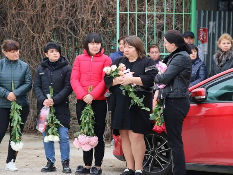 Мать убитой в&nbsp;Крыму 5-летней девочки унизили на&nbsp;похоронах