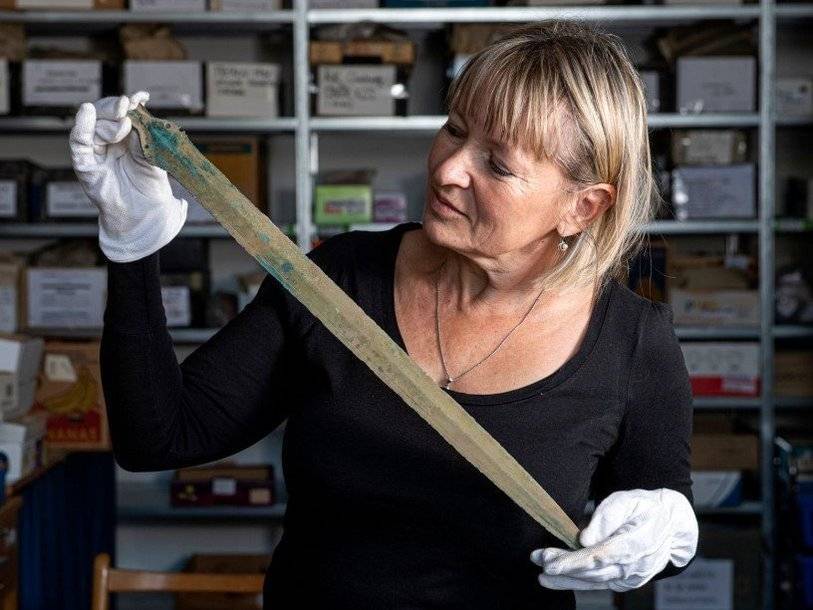 Найденному в Чехии бронзовому мечу не менее 3200 лет, но он по-прежнему острый