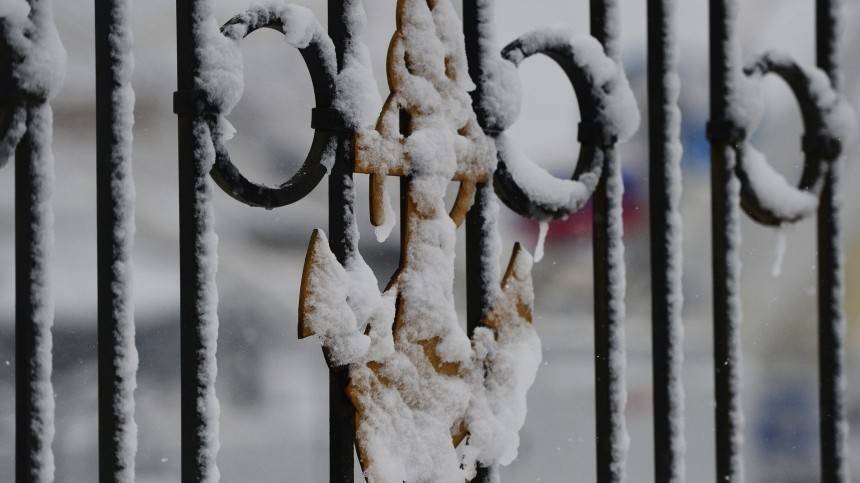 Видео: Снежный циклон спровоцировал транспортный коллапс во Владивостоке