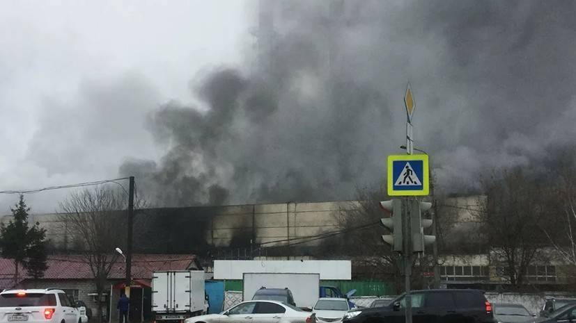 Пожарные ликвидировали возгорание на складе на северо-западе Москвы
