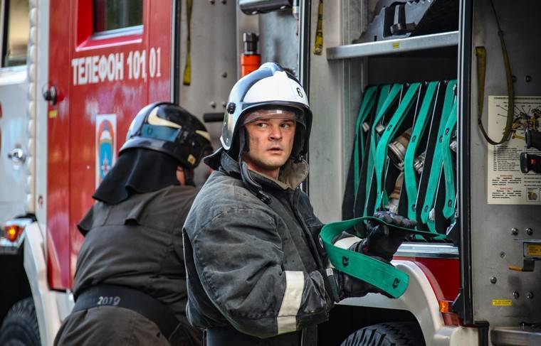 Пожарные потушили крупное возгорание на складе в Москве