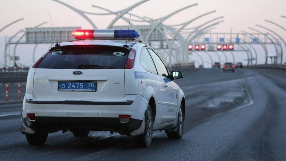 В Петербурге полицейские со стрельбой задержали угонщика каршерингового автомобиля