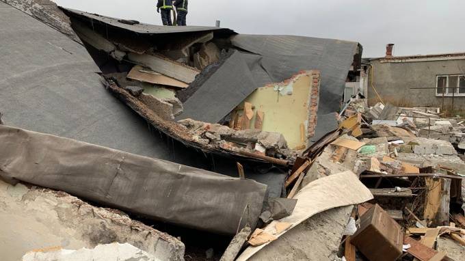 В Саратовской области при обрушении частного дома пострадали маленький ребенок и трое взрослых