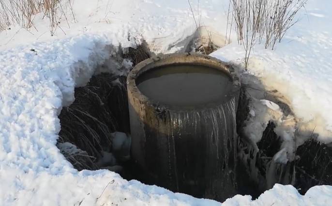 В Кемерове предприятие сбрасывало неочищенные канализационные стоки в реку