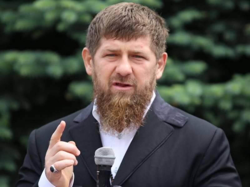 Кадыров объяснил призыв убивать пользователей Сети, оскорбляющих честь