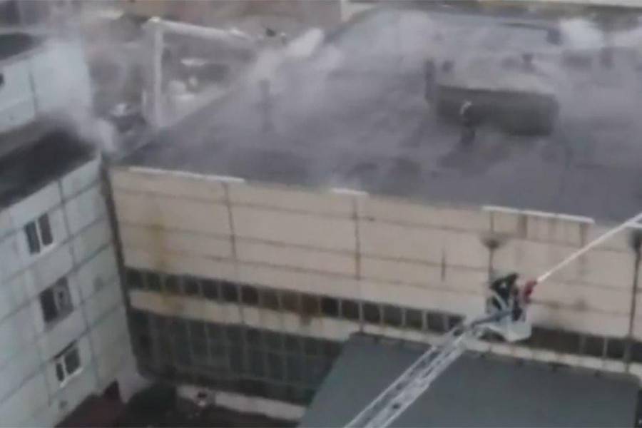 Опубликовано видео работ по ликвидации возгорания в автосервисе в Строгине