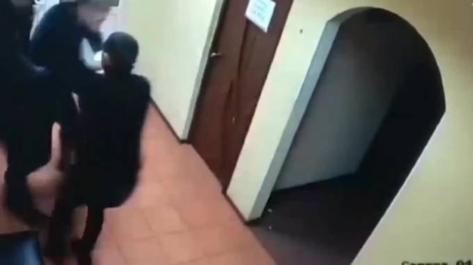 В Архангельске неадекват пришел в бар с обрезом и выстрелил в охранника
