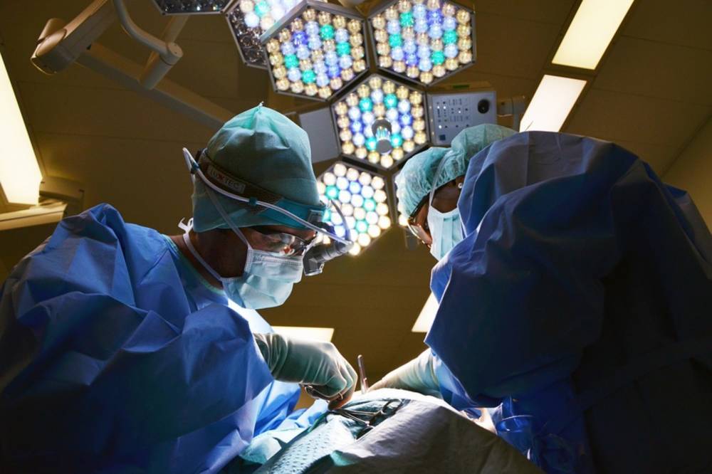 Столичные врачи провели первую в РФ операцию по лечению рака простаты без проколов