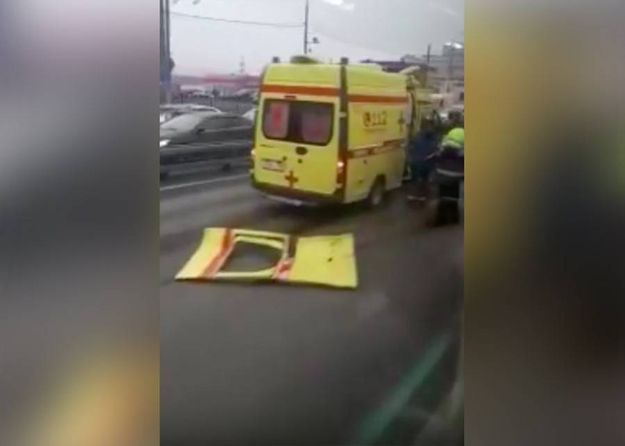 ДТП с участием скорой помощи и автобуса произошло на северо-западе Москвы