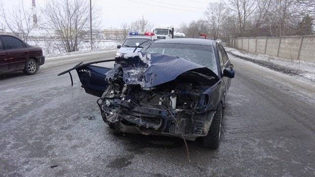 В Свердловской области женщина-водитель отвлеклась на телефон и устроила смертельное ДТП