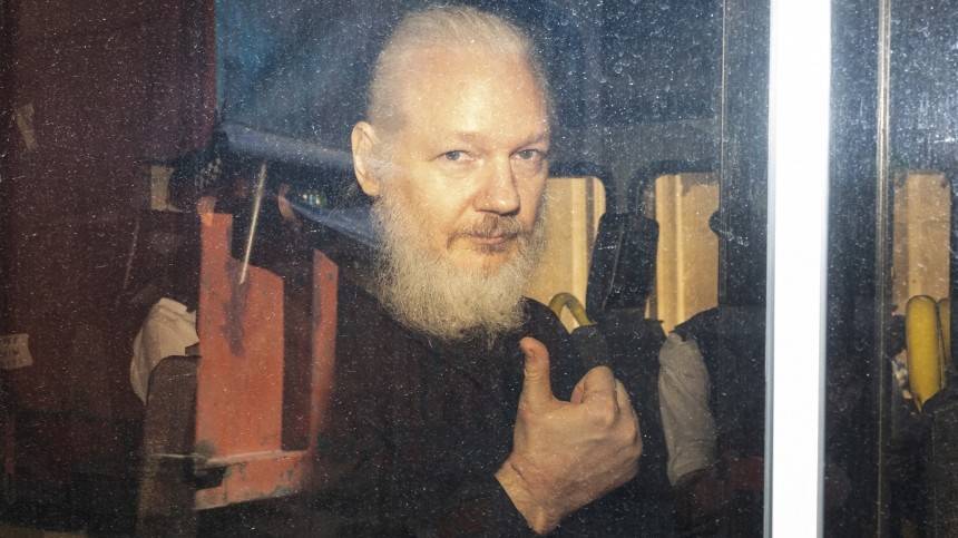 Основатель Wikileaks Джулиан Ассанж оставлен под стражей