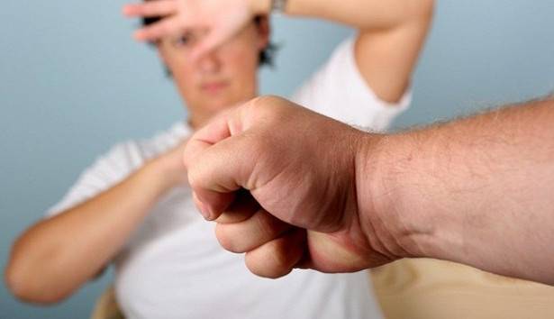 Законопроект о домашнем насилии дополнили понятием «преследование»