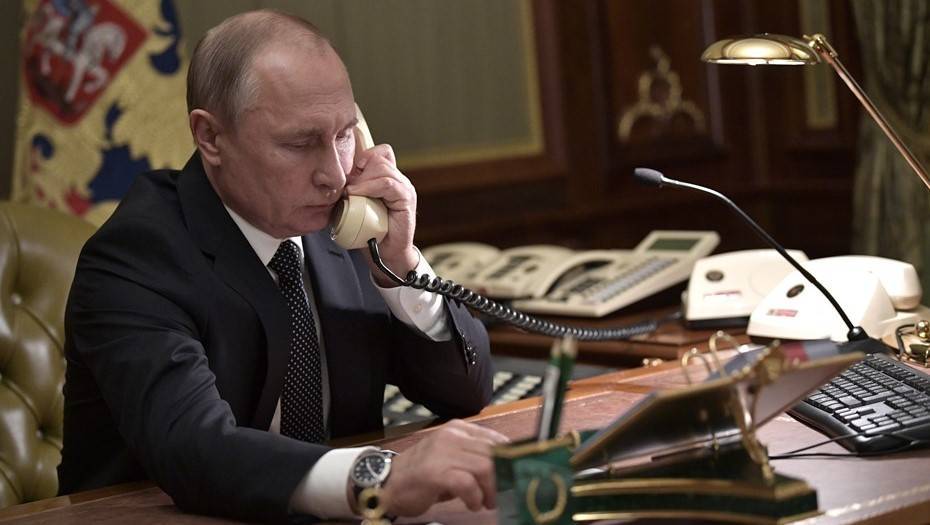 Путин обсудил с Макроном подготовку к саммиту в "нормандском формате"