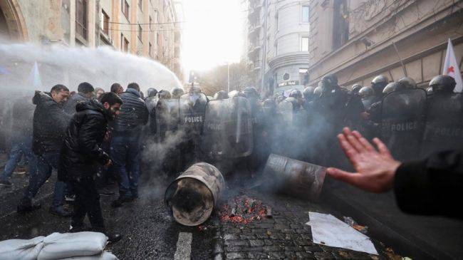 МВД Грузии сообщило о задержании 18 человек в ходе разгона митинга