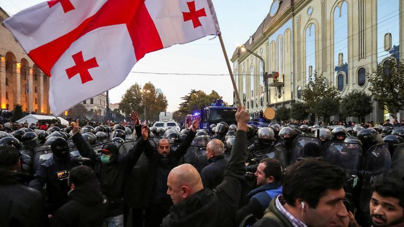 Парламент Грузии восстановил работу после разгона участников протестов