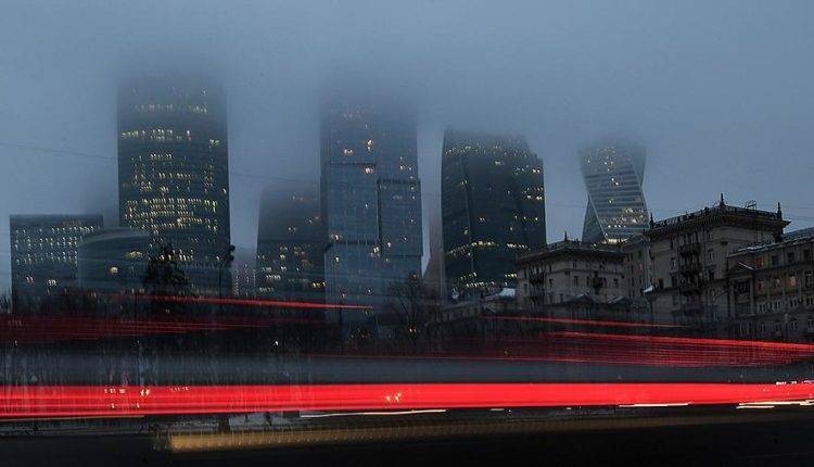 Москвичей предупредили о ночных туманах