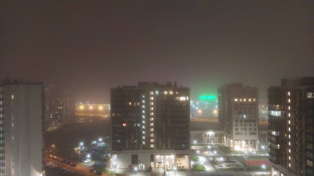 Петербуржцы делятся в социальных сетях снимками туманного города