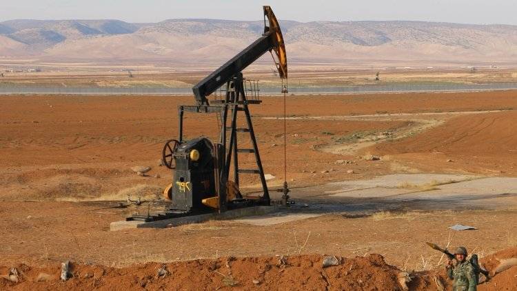 Сирийская лира упала в цене из-за санкций США и расхищения нефти в Сирии курдскими боевиками