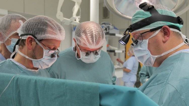 Минздрав прокомментировал отставку трансплантолога,  оперировавшего детей