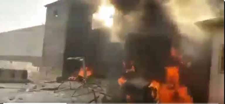 Жители Аль-Баба сожгли полицейский участок и бронемашину протурецких боевиков