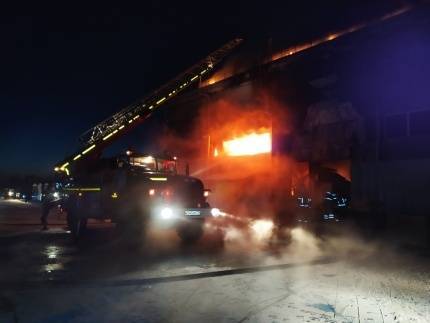В Челябинске произошел пожар на территории компрессорного завода
