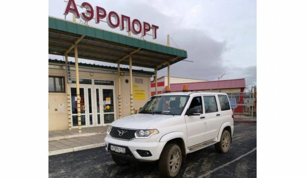 Для аэропорта Петрозаводск приобрели внедорожник и закупят два трактора