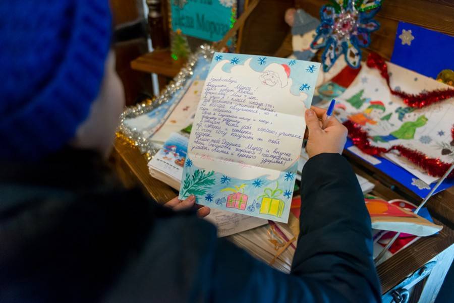 Названы самые популярные желания детей в письмах Деду Морозу