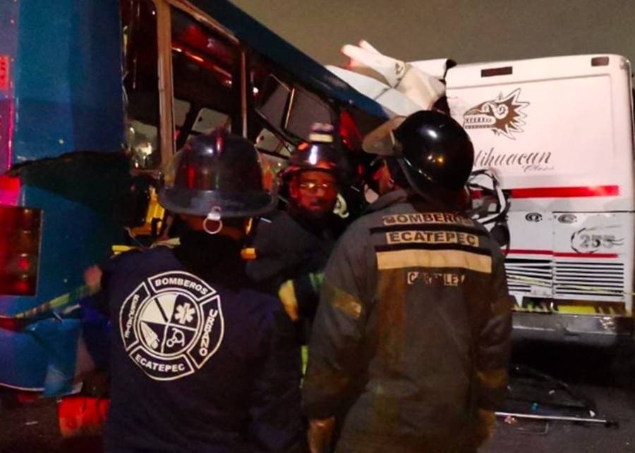 По меньшей мере 11 человек погибли в ДТП с тремя автобусами в Мексике