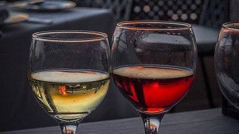 Специалисты Роскачества рассказали о способах выбора хорошего вина