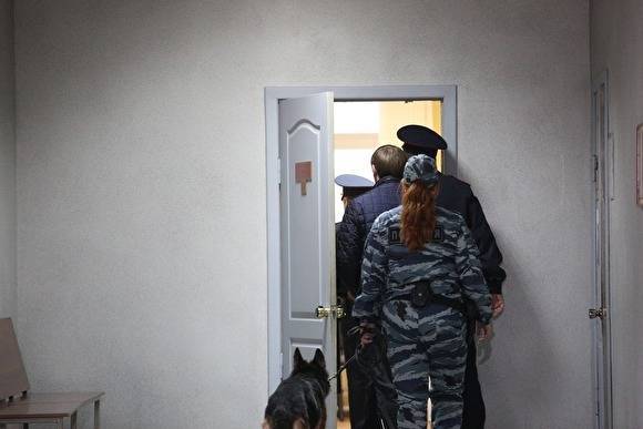 В Зауралье за покупку наркотиков будут судить двух сотрудников ИК-2